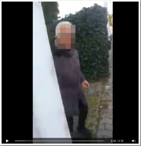 Mädchen schlagen Seniorin (Video auf Facebook)