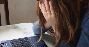 So stoppen Sie Cybermobbing: 8 Tipps für Eltern