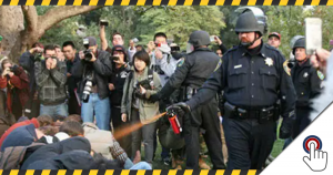 Kein FAKE – Polizist besprüht Studenten mit Pfefferspray