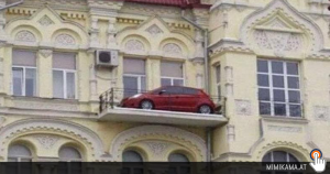 De auto op het balkon: geen fake!