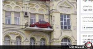 Das Auto auf dem Balkon: kein Fake!