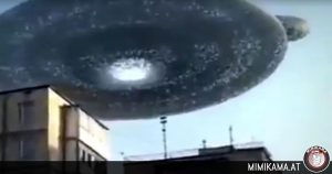Zeer grote UFO boven Maleisië? – Vertrouw niemand!
