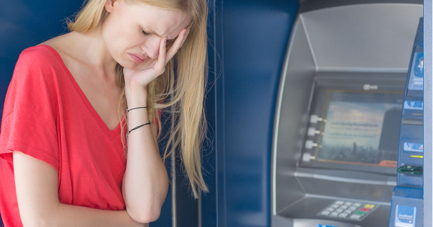 Vor allem außerhalb Europas berechnen viele Geldautomatenbetreiber eher Gebühren für das Abheben von Geld (Artikelbild: Shutterstock / Von PKpix)