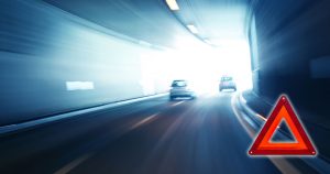 Autorennen im Tunnel: So gefährden Wahnsinnige den Straßenverkehr!