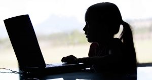 Welche Gefahren sind Kinder im Internet ausgesetzt?