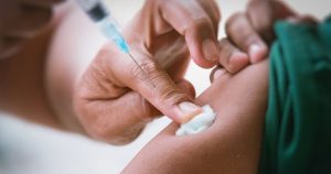 Faktencheck: Die gemeldeten Fälle von Komplikationen bei Impfungen