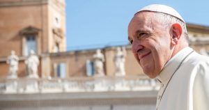 Papst Franziskus verhaftet? – Neues aus der QAnon-Gerüchteküche