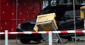Berlin: Auto fährt in Menschengruppe – Fahrer festgenommen