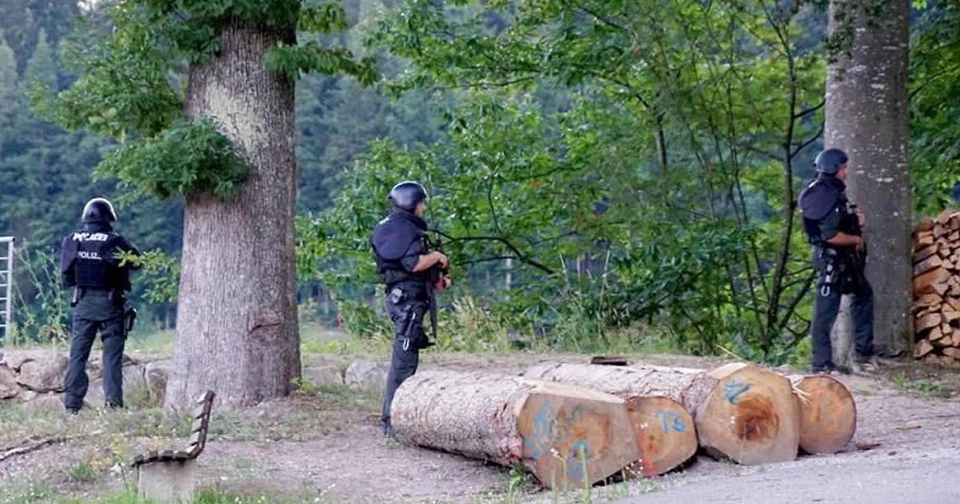 Flüchtiger 31-Jähriger im Schwarzwald gefasst - Waffen sichergestellt