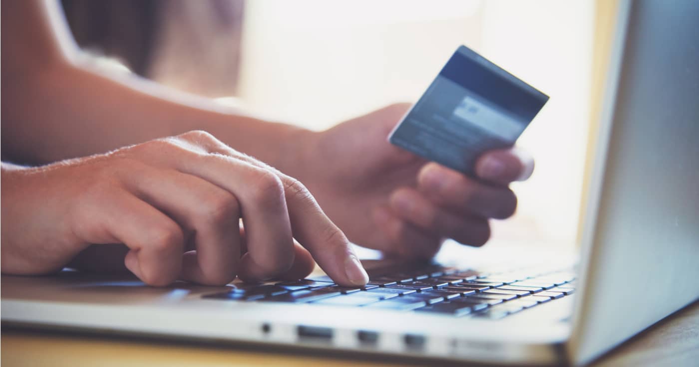 Vorsicht bei Online-Shops im Internet. Kreditkartendaten in Gefahr - Artikelbild: Shutterstock / Von Ivan Kruk