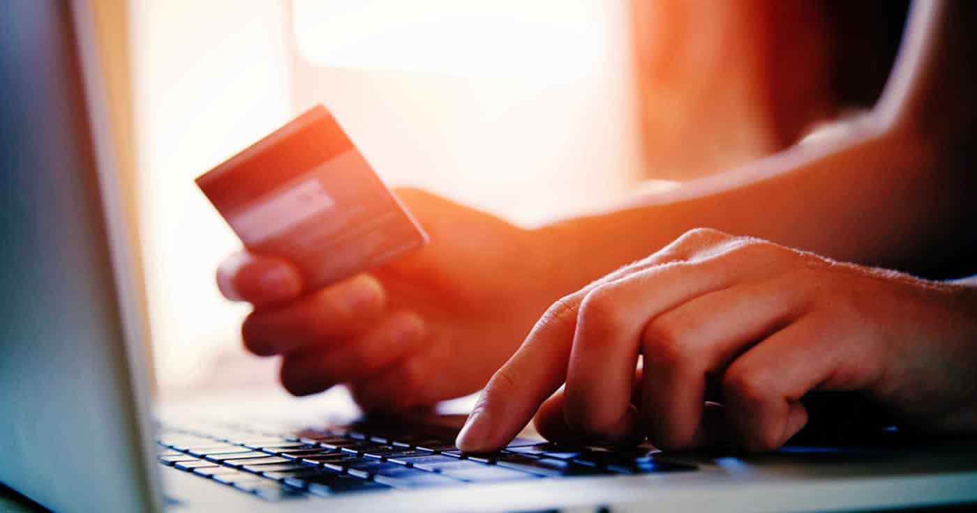Symbolbild Kreditkartenabbuchungen, Artikelbild: Shutterstock / Von Ivan Kruk