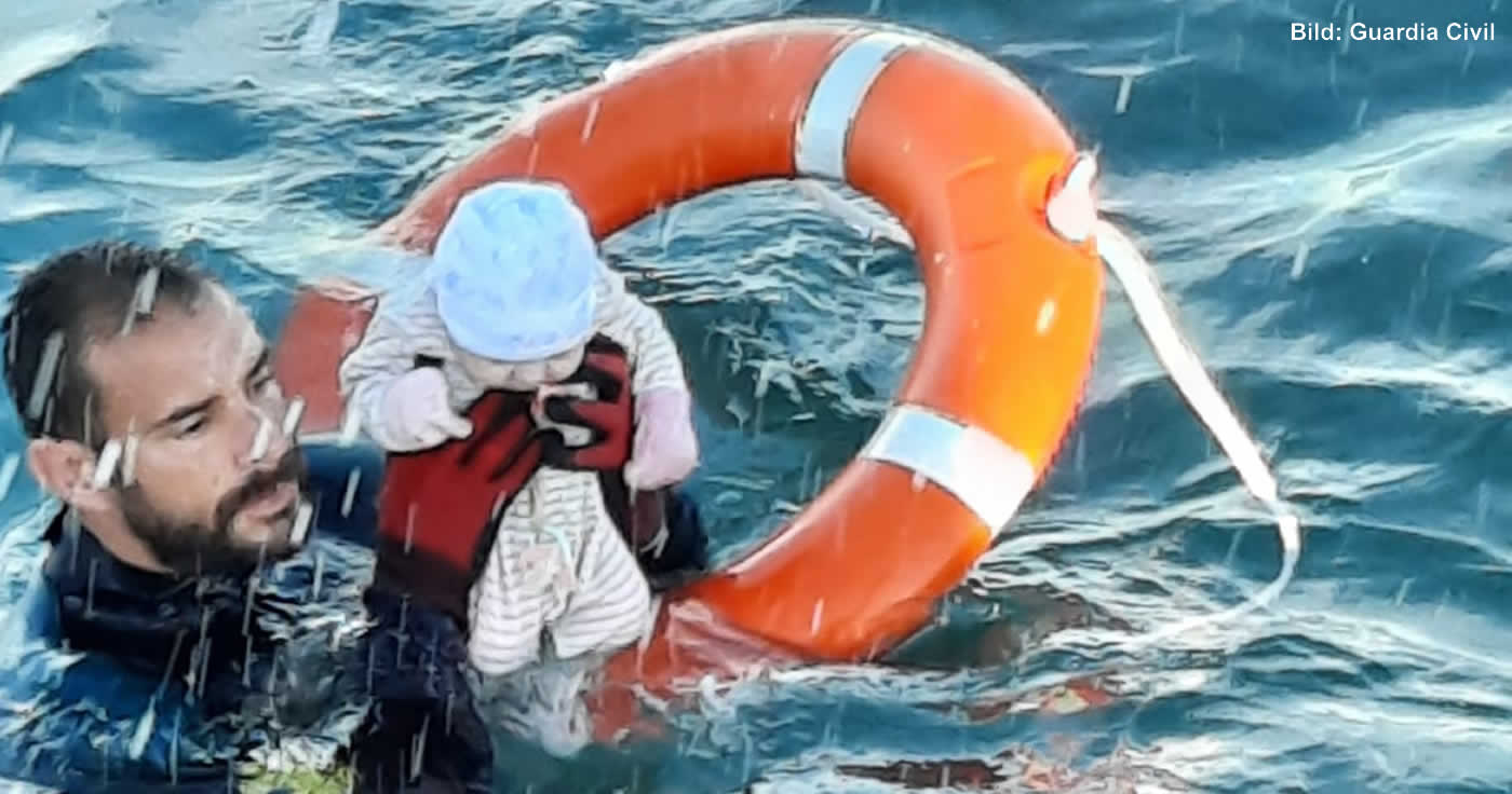 Kein altes Foto: Polizist rettet Baby aus dem Meer