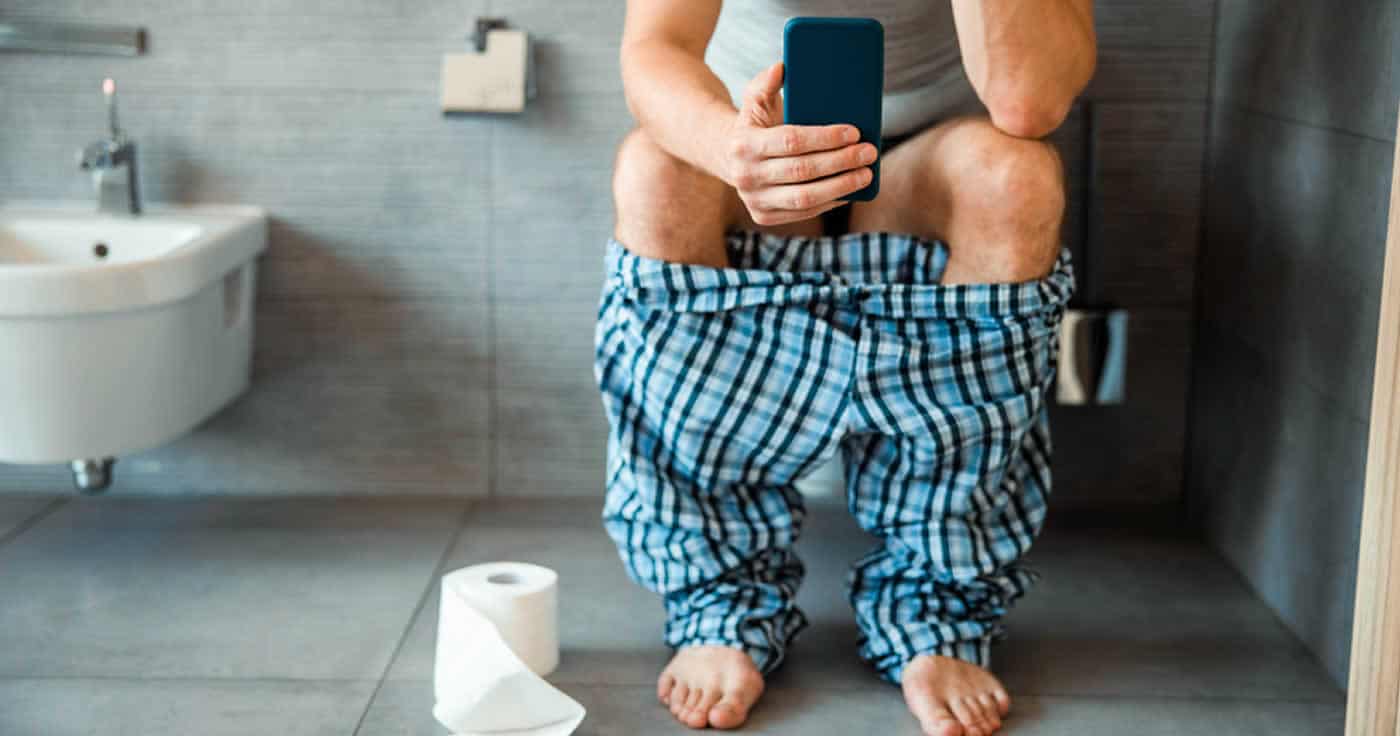 Klo-Surfing: Fast jeder dritte Deutsche nimmt sein Handy mit auf die Toilette