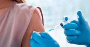 Grippe- und Booster-Impfung gleichzeitig – ist das sinnvoll?