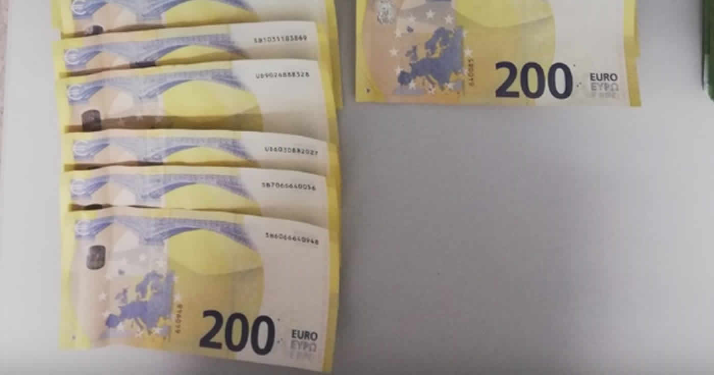 Rund 20.000 Euro versteckte der mutmaßliche Betrüger in einem Erdloch hinter seinem Haus. Foto: Polizei Osnabrück