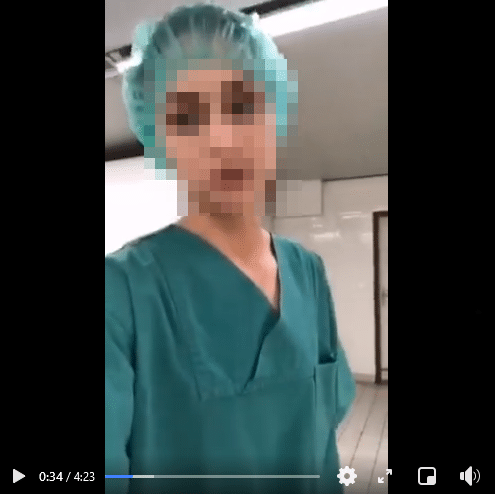 Die Pathologin an ihrem Arbeitsplatz