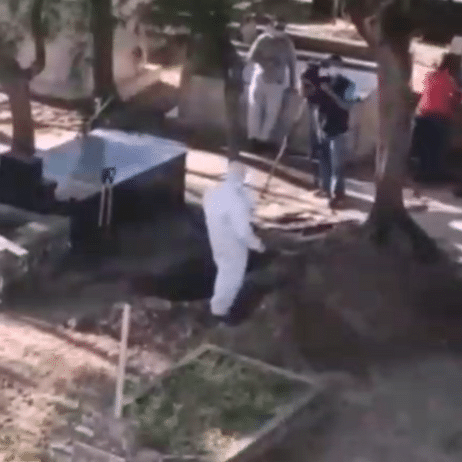 Dreharbeiten auf einem Friedhof?
