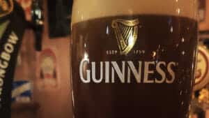 Der „Guinness Coin Test“: Über ein Bier und eine Münze