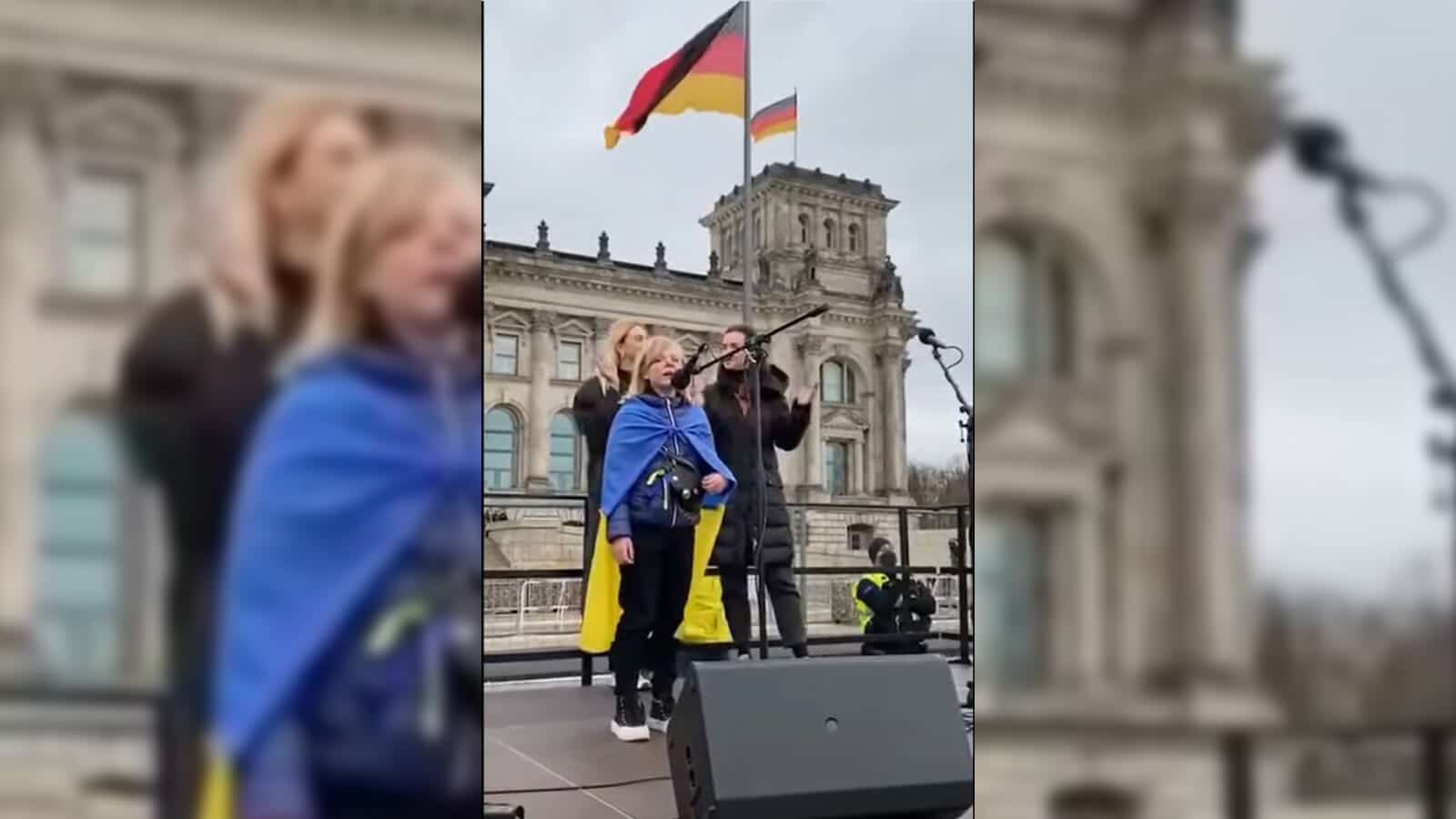 Das singende Mädchen vor dem Reichstag: Diskussion um den Liedtext