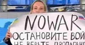 Russland: Anti-Kriegs-Journalistin Owsjannikowa aus Hausarrest geflohen