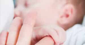 Impfstoff-mRNA in Muttermilch nachgewiesen – Experten geben Entwarnung