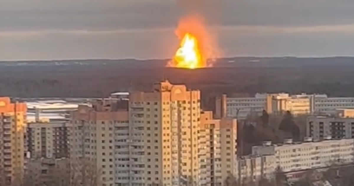 Explosion von Gaspipeline: Großfeuer bei Sankt Petersburg