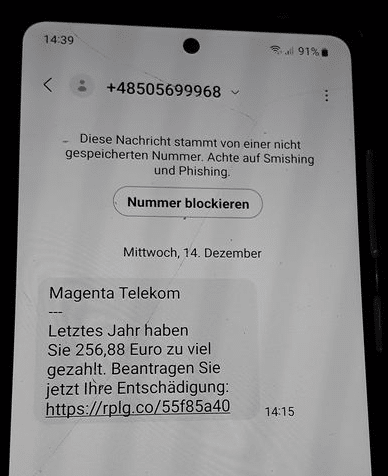Es handelt sich aktuell um diese SMS mit den Worten: "Magenta Telekom --- Letztes Jahr haben Sie 256,88 Euro zu viel gezahlt. Beantragen Sie jetzt Ihre Entschädigung: (Link)"