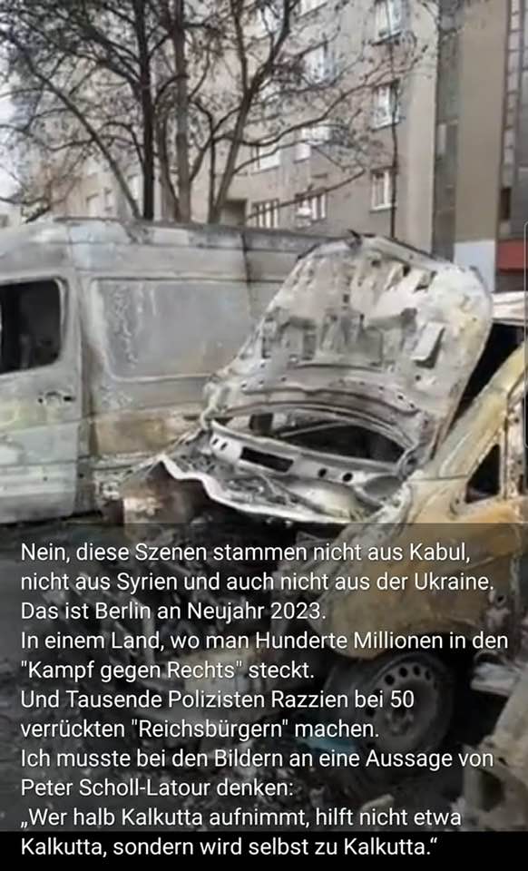 Silvester in Berlin: Ausgebrannte Autos in der Knobelsdorffstraße