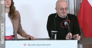 Rätselhaftes Runen-Rätsel: Bernhard Heinzlmaiers Shirt bei der Pressekonferenz mit Claudia Plakolm