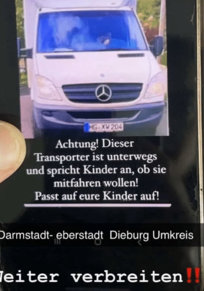 Alarmierendes Gerücht: Weißer Transporter und die vermeintliche Gefahr für Kinder – mimikama.org Screenshot: Facebook -Gerücht"Achtung! Dieser Transporter ist unterwegs und spricht Kinder an, ob sie mitfahren wollen! Passt auf eure Kinder auf!"