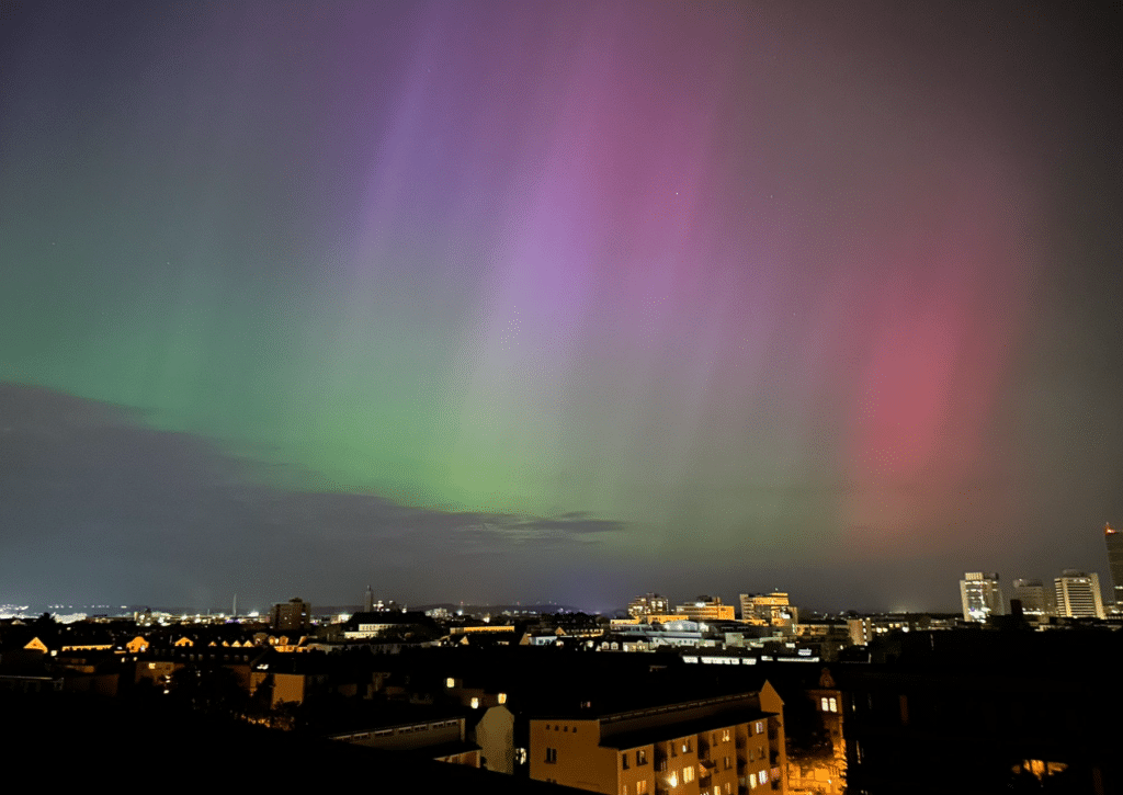 Polarlichter in Europa durch starken Sonnensturm: Ein Faktencheck – mimikama.org Polarlichter in Europa durch starken Sonnensturm: Ein Faktencheck – mimikama.org