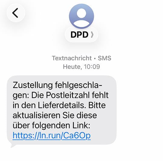 "Zustellung fehlgeschlagen: Die Postleitzahl fehlt in den Lieferdetails. Bitte aktualisieren Sie diese über folgenden Link: ..." | Screenshot der gefälschten SMS im Namen von DPD